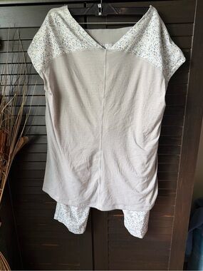 lululemon athletica Light Gray Short Sleeve floral SET